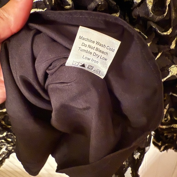 Tuckernuck Nightly Organza Easton Black Gold small Blouse - Picture 4 of 8